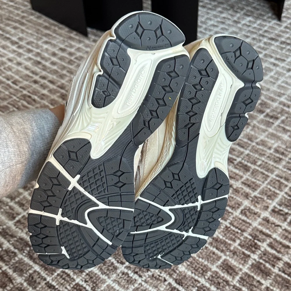 New Balance 2002r - Picture 4 of 5